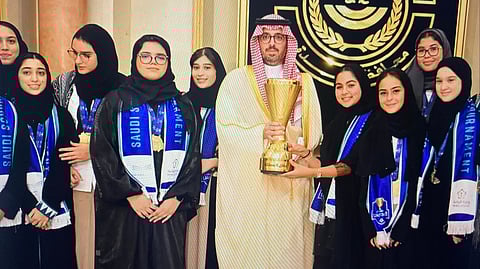 بمناسبة حصولهنّ على بطولة المملكة لنخبة دوري المدارس "بنات".. "بن جلوي" يستقبل طالبات فريق "دار الحنان"