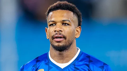 مدافع فريق الهلال علي البليهي