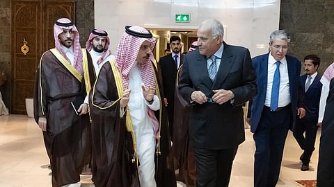 الأمير فيصل بن فرحان خلال وصوله إلى الجزائر