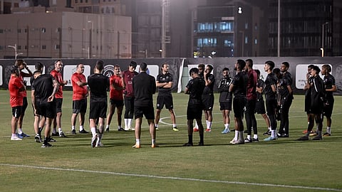 لاعبو الشباب خلال الصحة التدريبية