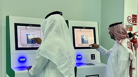 تدشين جهاز الخدمات الذاتية بمستشفى الملك عبدالله ببيشة
