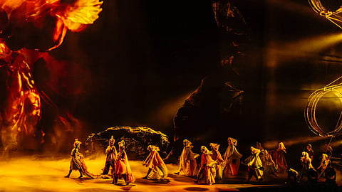 جانب من الفنون الأدائية في "سيرك دو سوليه" بجدة