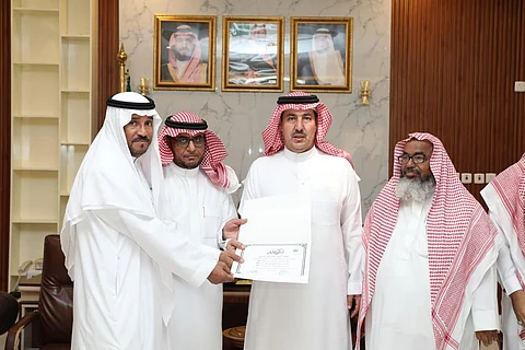 محافظ صامطة يستقبل فريق "أمل الركوبة" بعد حصولهم على بطولتي كأس الرابطة والسوبر على مستوى جازان