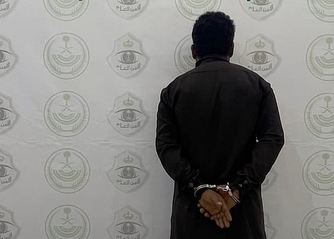 شرطة الكامل تقبض على مخالف لترويجه مادة الإمفيتامين المخدر