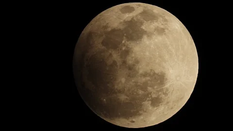 خسوف شبه الظل.. فلكي: لا يُلاحَظ بسهولة.. ولا تُقام له صلاة الخسوف