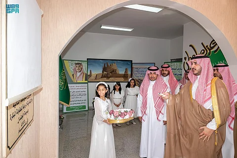 "أمير الجوف" يدشّن مشروع المتوسطة الثانية والابتدائية الرابعة للطفولة المبكرة بدومة الجندل