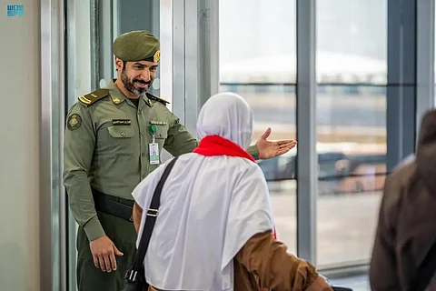 المدينة المنورة.. جوازات مطار الأمير محمد بن عبدالعزيز الدولي تستقبل رحلة ضيوف الرحمن من إندونيسيا