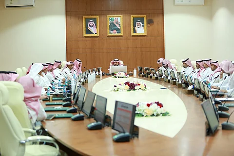 مدير تعليم المجمعة يترأس اجتماع المجلس التعليمي ويثمّن دوره في العملية التعليمية
