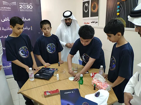 بمتابعة "الملحم".. طلاب وطالبات "تعليم المجمعة" يشاركون في أولى التجارب حول الفضاء