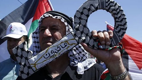 حاملين مفاتيح بيوتهم المغتصبة.. الفلسطينيون يحيون الذكرى الـ 75 للنكبة