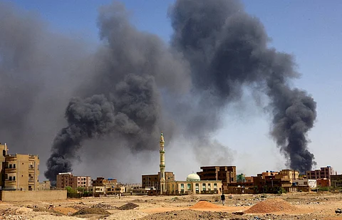 قصف مدفعي وجوي.. اشتباكات عنيفة بين فرقاء السودان في العاصمة