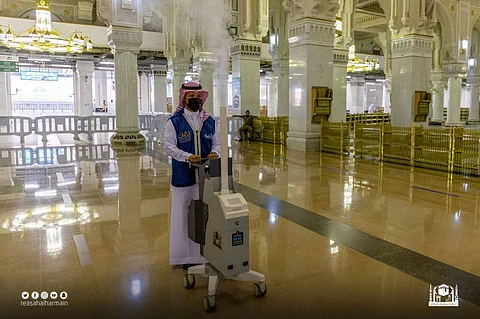 20 جهاز بايوكير للتعقيم بالبخار الجاف تجوب أروقة المسجد الحرام