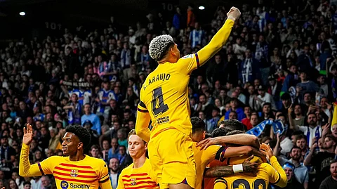 فرحة لاعبي برشلونة بالفوز على إسبانيول وتحقيق لقب الدوري الإسباني