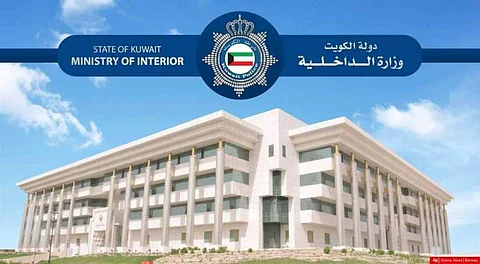 الكويت.. شاب "بدون" يطلق النار على والده ويهرب