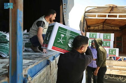 "إغاثي الملك" يوزع مساعدات غذائية وإيوائية على 1,492 فردًا من متضرري الزلزال بمحافظة إدلب