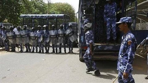 الشرطة السودانية تستدعي متقاعديها لتأمين الأحياء والأسواق