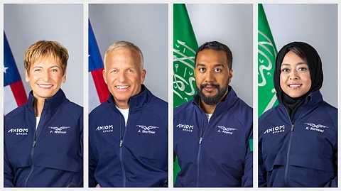 في رحلة استغرقت 12 ساعة.. رائدا الفضاء السعوديان يهبطان إلى الأرض بسلام