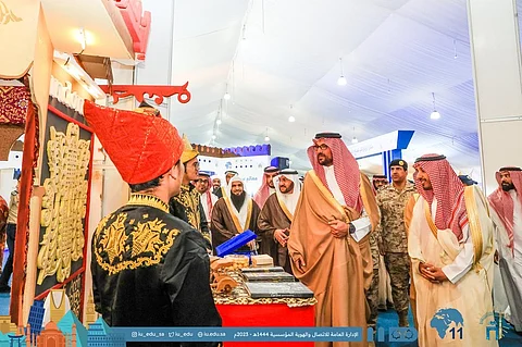 نائب أمير المدينة المنورة يُدشن مهرجان الثقافات والشعوب بالجامعة الإسلامية