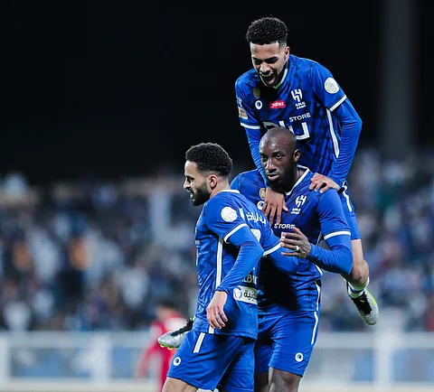 فرحة مصعب الجوير لاعب نادي الهلال بتسجيله هدف في مرمى الاتحاد