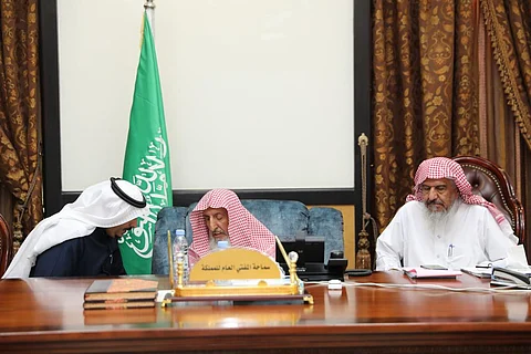 مفتي المملكة يستقبل مدير الإفتاء بجازان ويطلع على برامج ومناشط الفرع