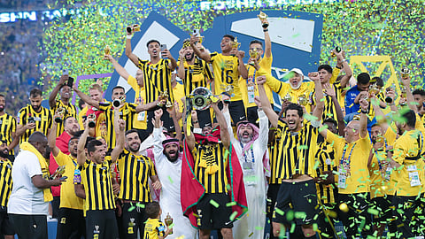 فريق الاتحاد يتوج بلقب دوري روشن السعودي للمحترفين