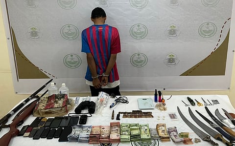 شرطة الباحة تطيح بشخص اتخذ منزلًا مجهزًا وكرًا لترويج المخدرات