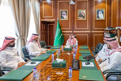 نائب أمير حائل يستقبل مدير عام الشؤون الصحية بالمنطقة