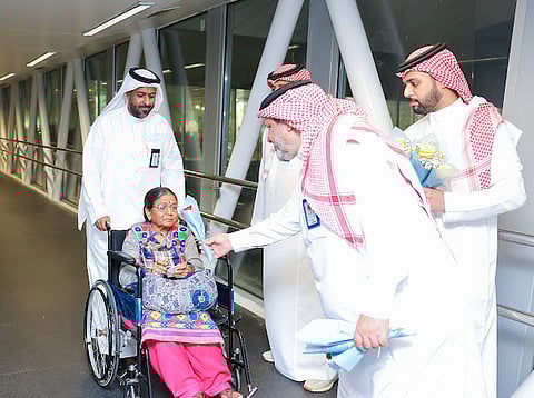 ضمن رحلات الإجلاء التي نفّذتها المملكة.. "مطارات جدة" تودع 231 مسافراً للهند