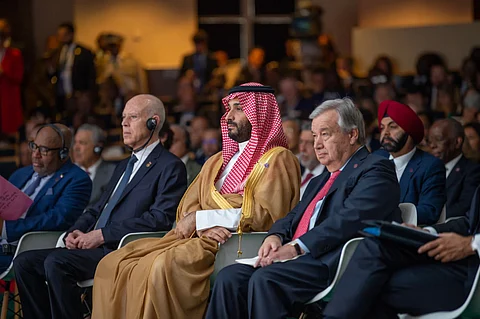 فيديو.. حديث جانبي بين ولي العهد وأمين عام الأمم المتحدة في قمة باريس