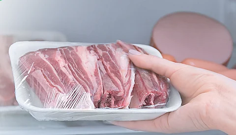 الغذاء والدواء: 3 علامات لفساد اللحوم.. ملمسها أكثر لزوجة