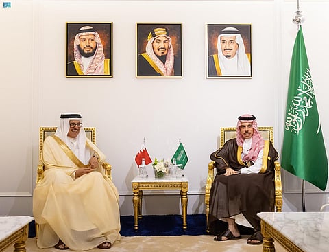 فيصل بن فرحان يبحث مع نظيره البحريني تعزيز وتطوير علاقات البلدين