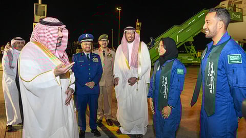 أول تغريدتَيْن لبطلَيْ الفضاء السعوديَّيْن.. "أخيرًا من أرض الوطن"