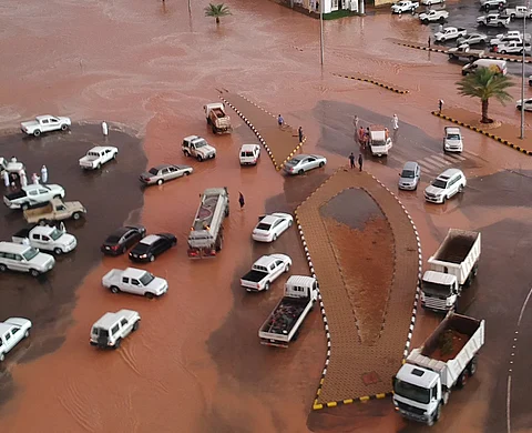 عدسة "الزويمل" ترصد صوراً احترافية لأمطار تربة حائل