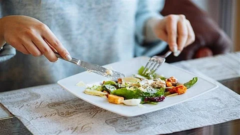 5 نصائح عند تناول وجبة العشاء اتبعها للمحافظة على صحتك