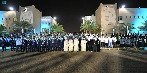 الأمير محمد بن ناصر يتوسط خريجي وخريجات التدريب التقني والمهني