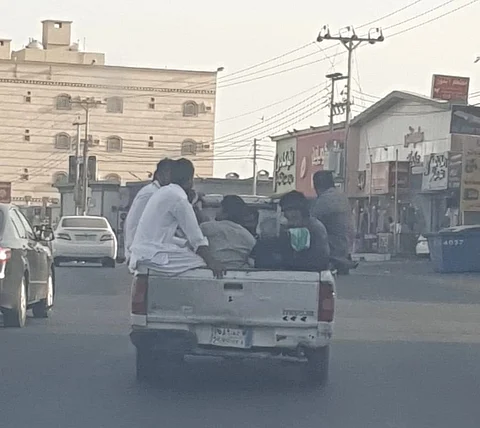 سكان "حرازات جدة" يطالبون الجهات المختصة بإنقاذهم من التشوّه البصري والعمالة المخالفة