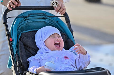 شاهد بالصور: زهور الحج تتفتح في عرفات.. الأطفال بلباس الإحرام يخطفون المشهد