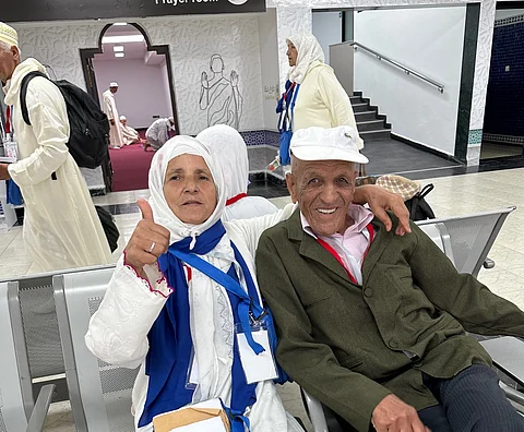 بعد أكثر من 50 عاماً من الانتظار.. أمنية ثمانينية مغربية تتحقق و"مبادرة طريق مكة" تسهّل إجراءاتها