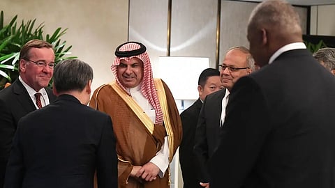 مساعد وزير الدفاع طلال العتيبي خلال مشاركته في اجتماع حوار شانغريلا