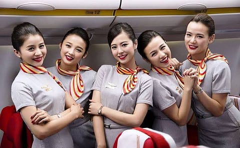 بعد زيادة الطلب على وظيفة مضيف جوي.. شروط خيالية للقبول.. تعرّف عليها