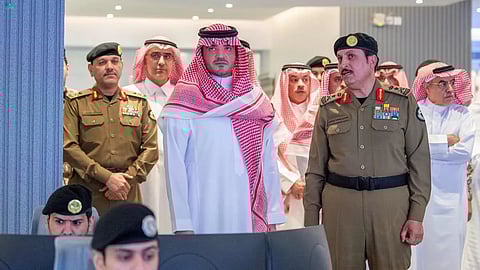 وزير الداخلية الأمير عبدالعزيز بن سعود يتفقد مركز القيادة والسيطرة لأمن الحج