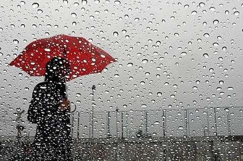 "هطولات وبرديات وعواصف".. مناطق غرب المملكة تحت وطأة الاضطراب الجوي