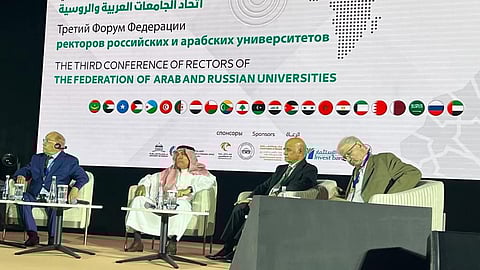 "الأنصاري" يدعو إلى إشراك الطلاب في تصميم برامج التبادل بين الجامعات