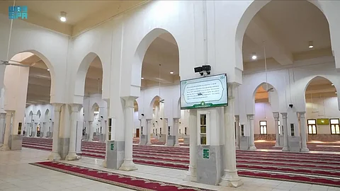 مسجد نمرة يتزين بأكثر من 125 ألف متر من السجاد الفاخر
