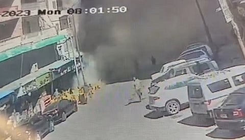 مع العثور على أول ضحية.. فيديو لحظة انهيار عقار الإسكندرية