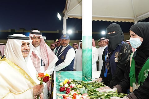 أمير تبوك يقف على جهود خدمة الحجاج بمنفذ حالة عمار ويشيد بدور حرس الحدود