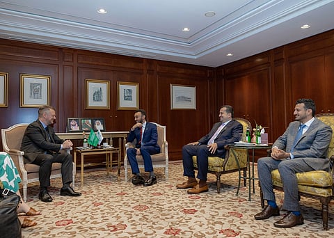 وزير الرياضة يلتقي رئيس اللجنة البارالمبية الدولية في برلين