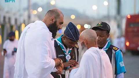جانب من إرشاد الكشافة للحجاج في يوم التروية