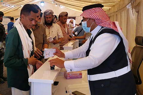 5227 حاجاً وحاجة.. مركز المراقبة الصحية بالوديعة يستقبل أولى طلائع حجاج اليمن