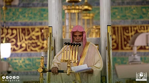 إمام وخطيب المسجد النبوي علي الحذيفي